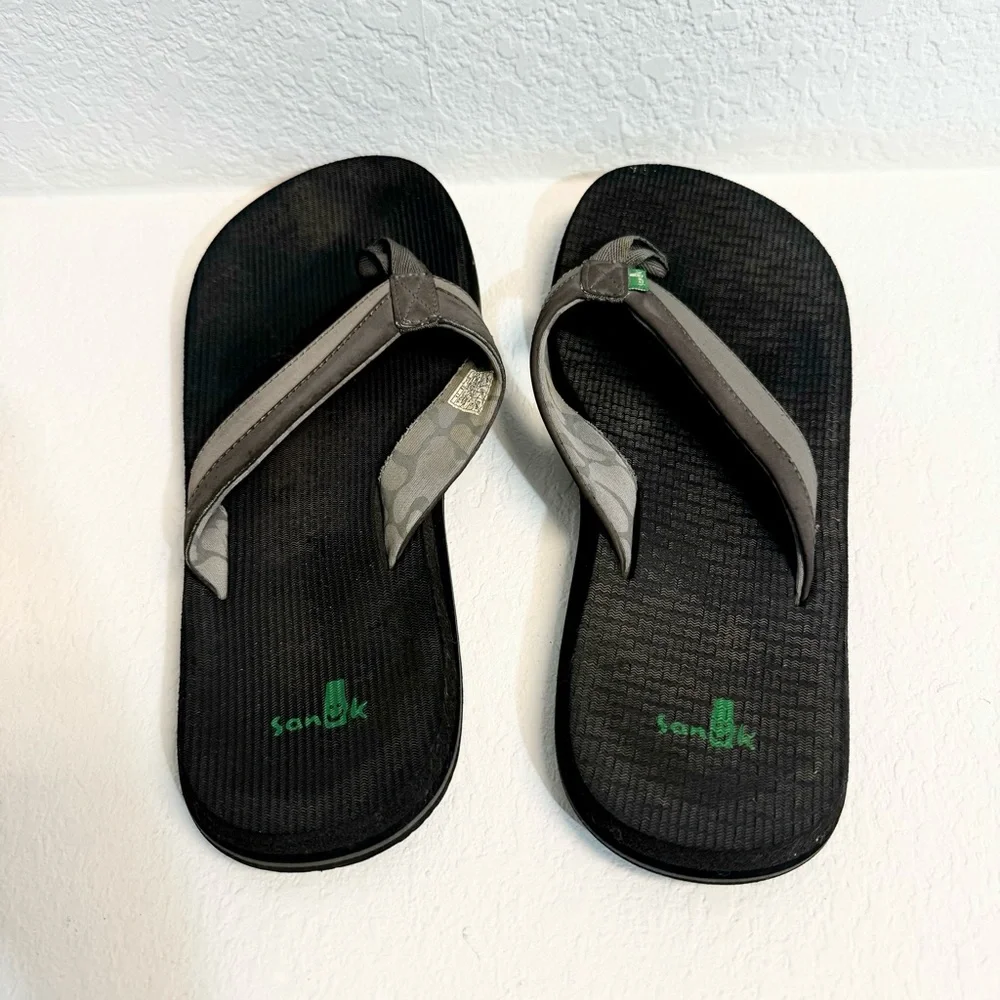 Sanuk Men’s Gray T strap cushioned Sandal Sz 10 - Picture 2 of 5